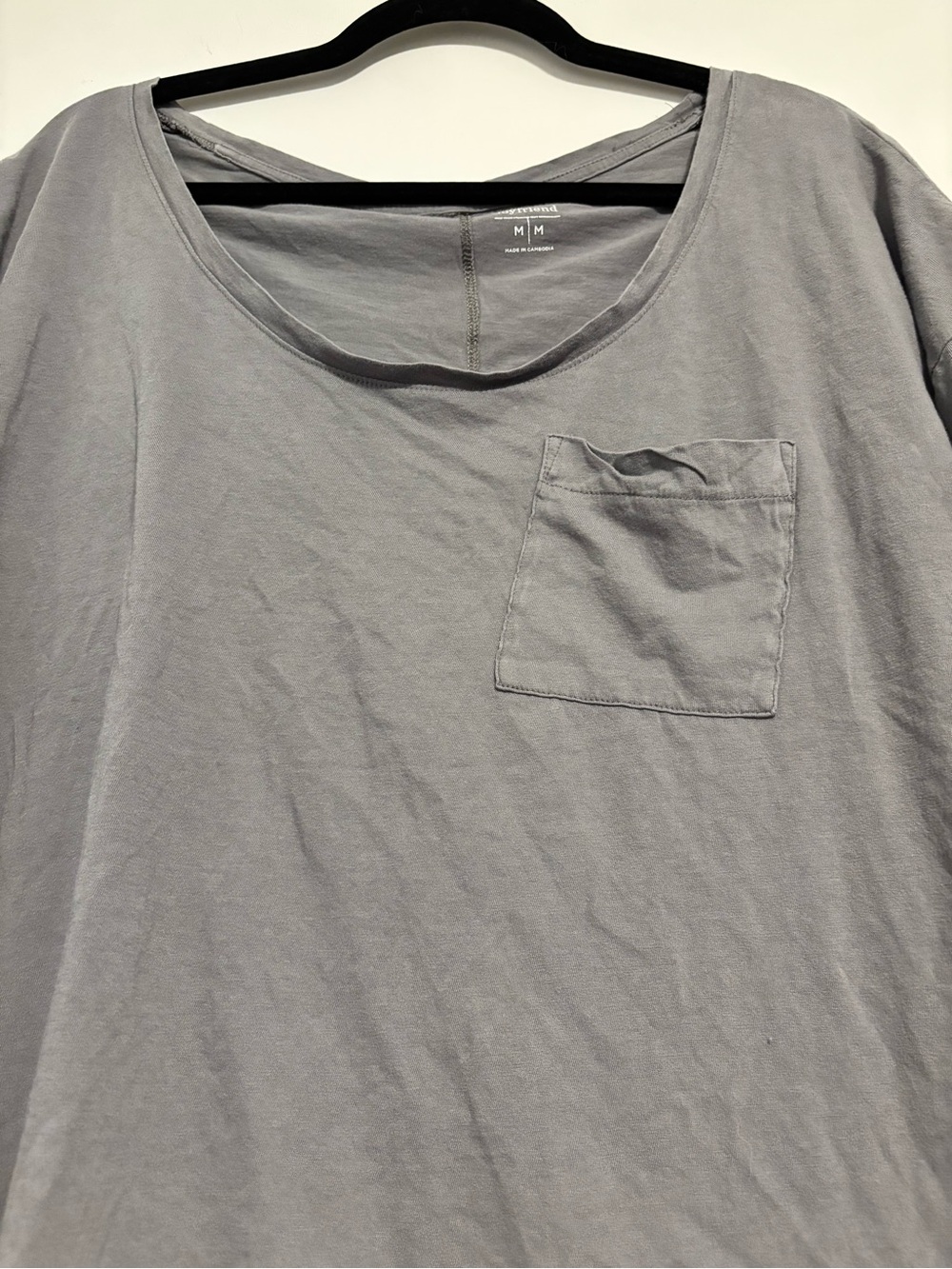 Old Navy Boyfriend Gray Scoop Neck Pocket Tee - Picture 3 of 3